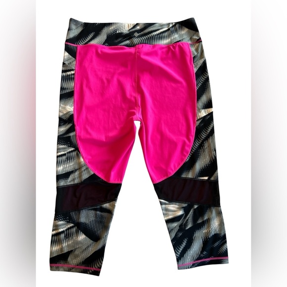 NWOT 3XL Lularoe Rise Fearless High Waist, Capri Length, Workout Fitness Legging - Picture 2 of 9